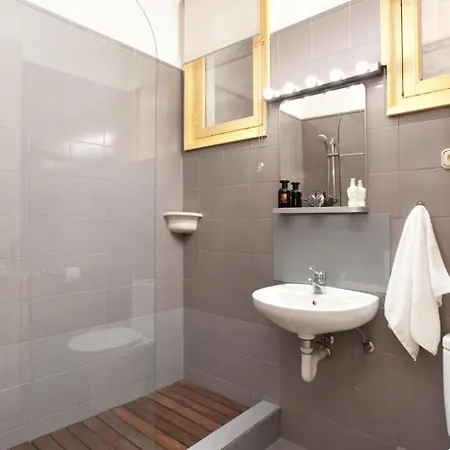 Letsgobarcelona Gran Via Citycenter Apartamento *